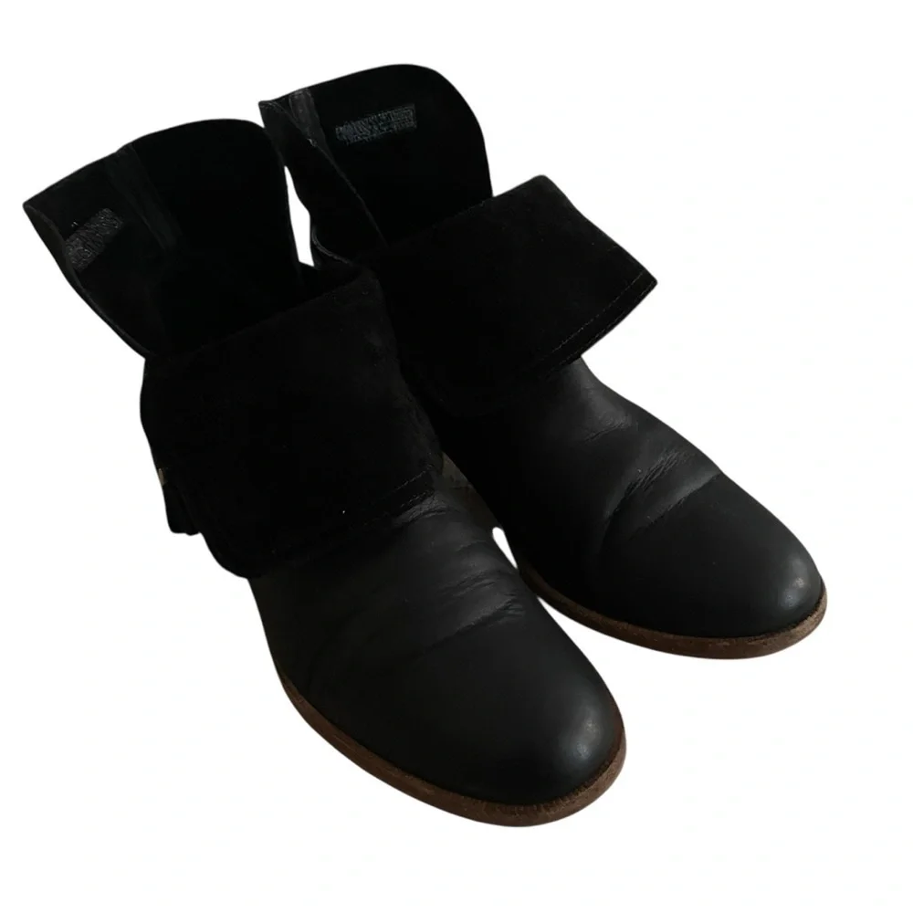 UGG Elora Black Ankle Boots Women  Size 9